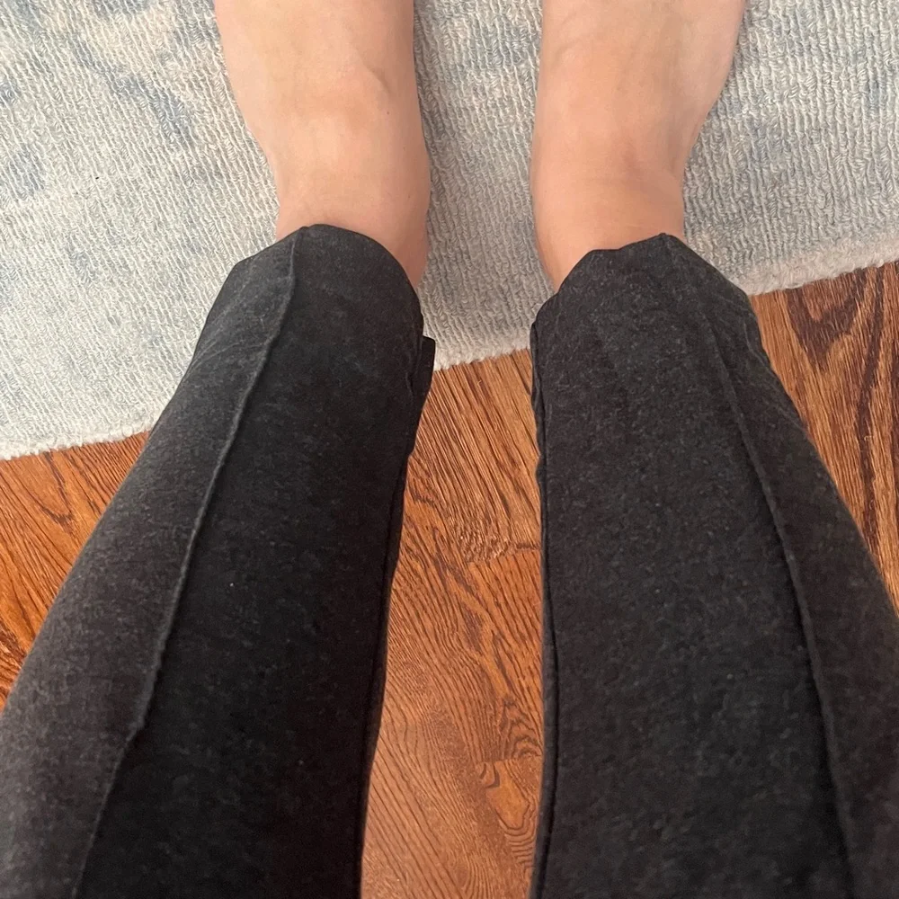 Three sets of pea in the pod below belly maternity pants - Picture 4 of 4